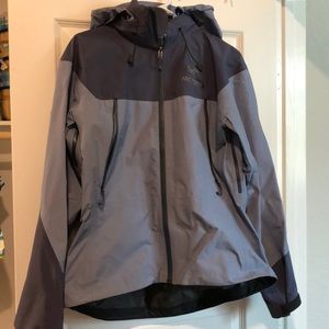 Arc’teryx Water/Wind Shell-Hooded